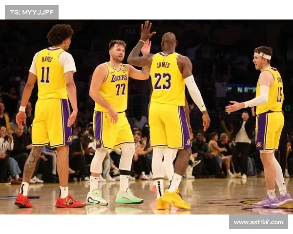 NBA：东契奇半场25分回应媒体质疑，特雷杨一战比肩库里哈登！